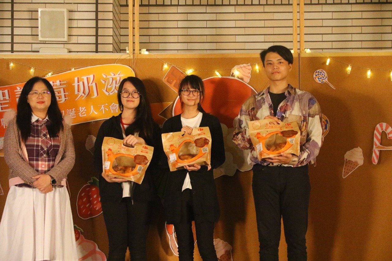 2019/12/19-聖誕莓奶滋-聖誕晚會圖片