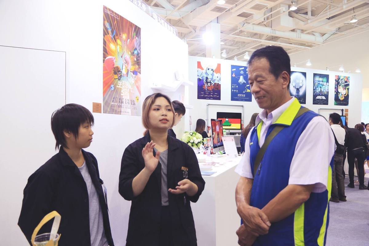 2018/04/23至05/28-107級畢業專題成果展─生物發光圖片