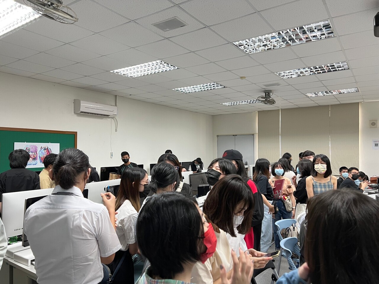 2022-06-19-不畫了!今天休肝日-畢業送舊Image