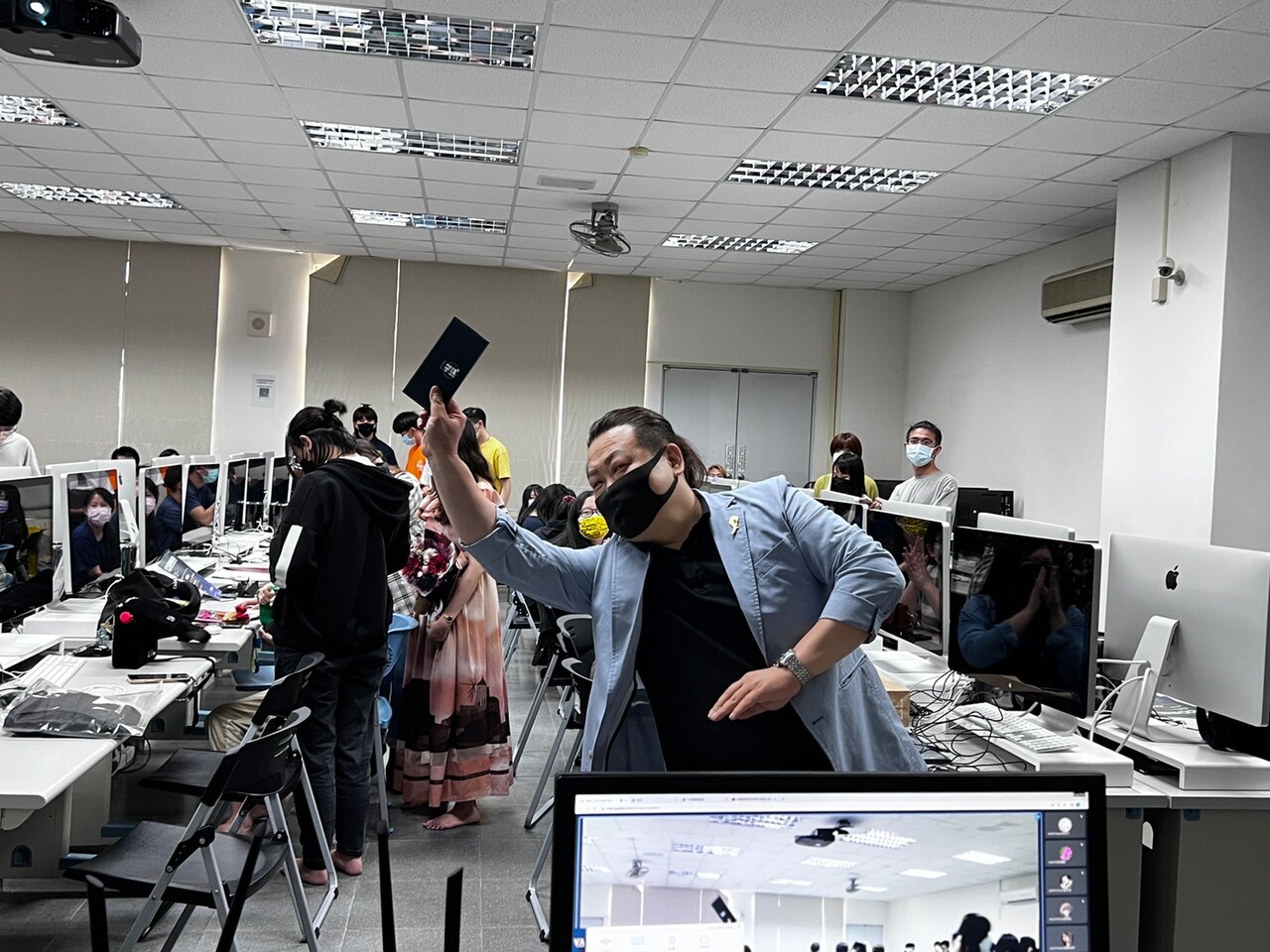 2022-06-19-不畫了!今天休肝日-畢業送舊Image
